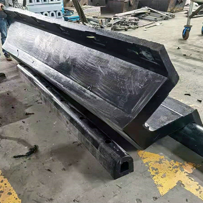 পোর্ট জেটির জন্য V300*1000L কালো প্রাকৃতিক রাবার V টাইপ ফেন্ডার