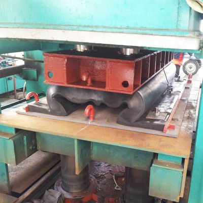 300H আর্চ রাবার ফেন্ডার ইউভি প্রতিরোধের কম জল শোষণ সুরক্ষা