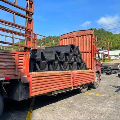 প্রাকৃতিক রাবার V টাইপ ফেন্ডার 200mm-1000mm উচ্চতা পরিধান প্রতিরোধী