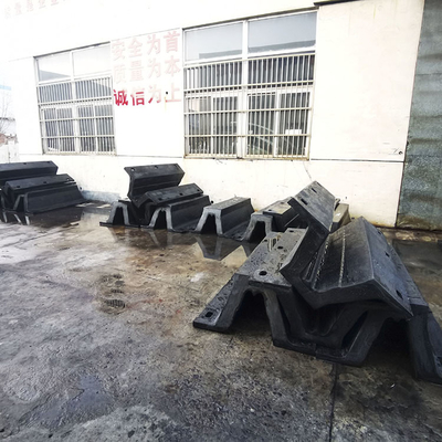 সামুদ্রিক সুরক্ষা OEM ডক রাবার ফেন্ডার ভি টাইপ আর্চ পিয়াঙ্ক 2002