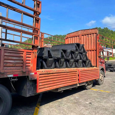 আর্ক রাবার 1000mm উচ্চতা নৌ fenders V আকৃতির প্রোফাইল নৌকা সুরক্ষার জন্য