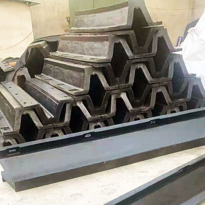 তীব্র আবহাওয়া প্রতিরোধের এবং উচ্চ রিবাউন্ড দক্ষতার সাথে সামুদ্রিক জাহাজের হুল সুরক্ষার জন্য আর্ক রাবার ফ্যান্ডার